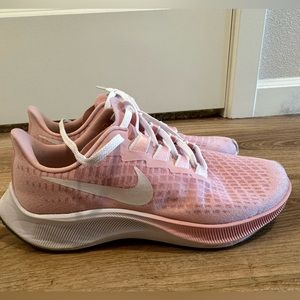 Nike Women’s Pegasus Running Shoe- Size 7